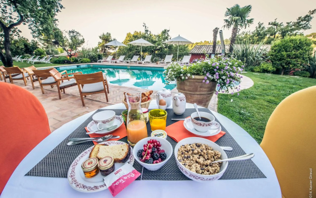 Hotel Spa & Restaurant Cantemerle
