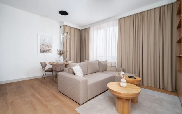 Beige Apartment Poznań by Renters