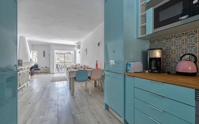 Azula Bright and Airy 2 Bedroom Apartment With p