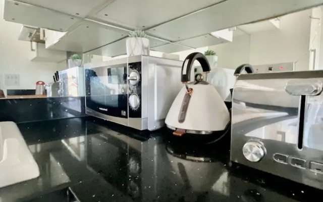 Captivating 1-bed Apartment Greater London