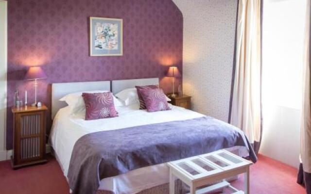 Whitehouse Country House