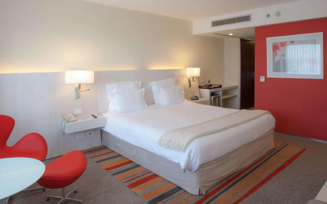 Pullman Rosario City Center Hotel