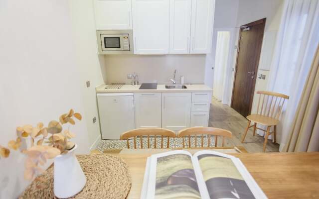 One&Lux Byron Suites