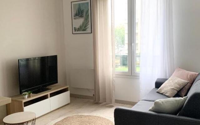 Chaleureux Studio 30m2 - Au pied de la Gare - PARKING