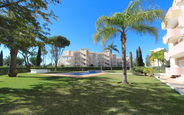 Protea CleverDetails 214, Located in heart of Vilamoura Sleeps 2 adults, 1child