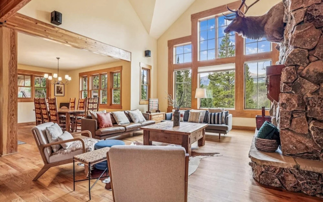 Little Bear Lodge 4 Bedroom Home