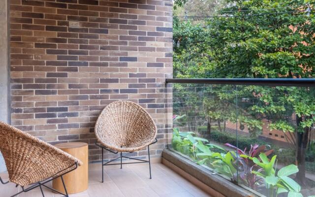 w Lovely 2BR w Balcony n AC in Laureles