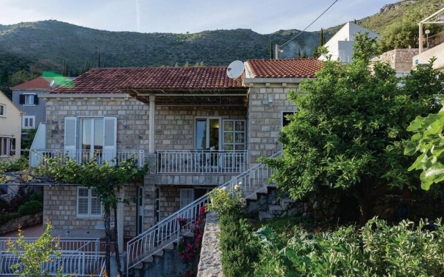 Stunning Home in Zaton Mali With Wifi and 4 Bedrooms