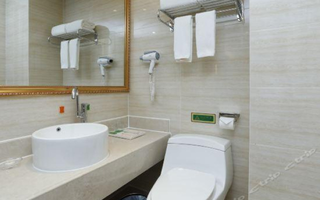 Vienna Hotel (Suzhou Wujiang Huayuan Road)