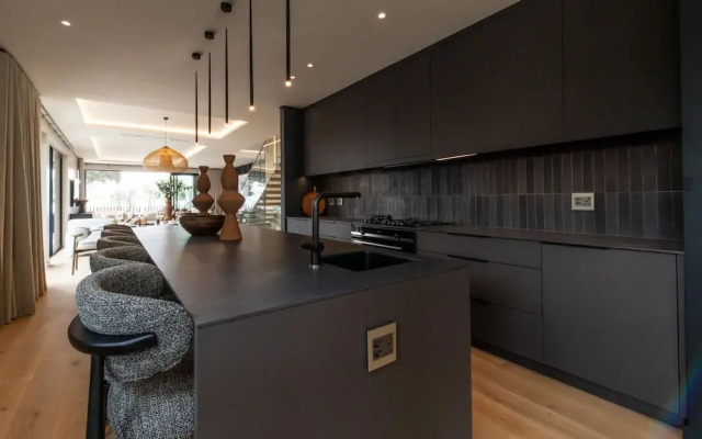 Incredible Camps Bay Escape w Pool Solange Villa