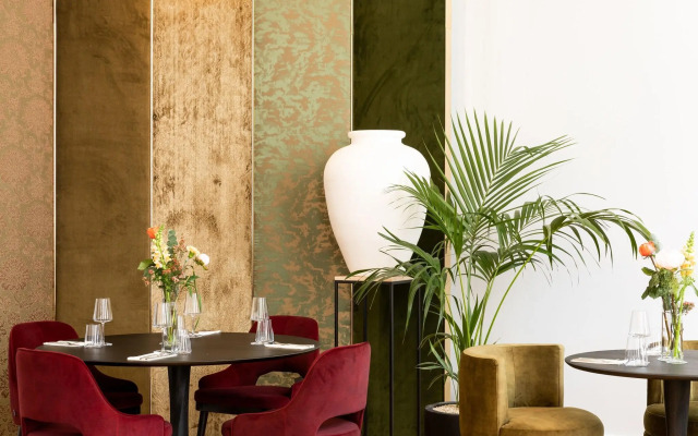 Sapphire House Antwerp, Autograph Collection