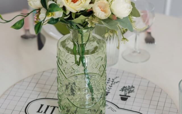 Scandi Ma?e Garbary Apartment by Renters