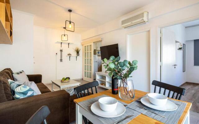 Rustic 1-BR Apt in Mackenzie-Larnaca