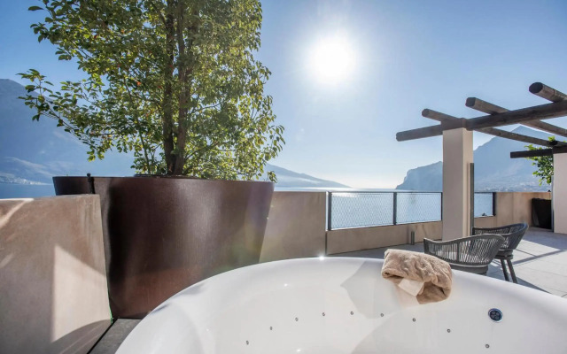 EALA My Lakeside Dream - Adults Friendly