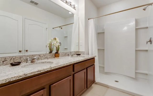 Oakwood Street Villa Solterra 7036