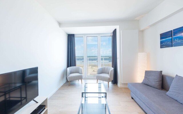 Apartment Overlooking the sea