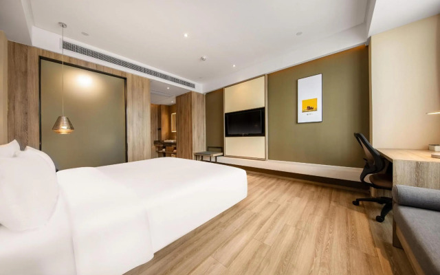 Atour Hotel High Speed Railway Station Maoming