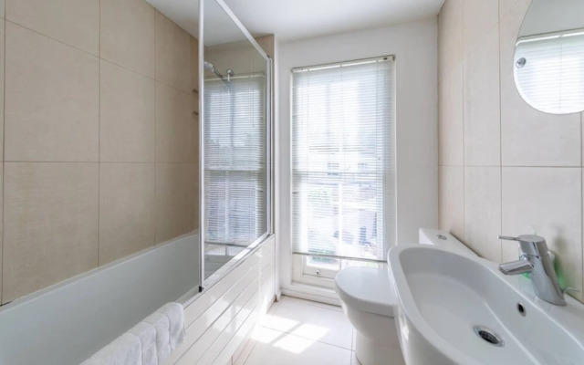 Stylish 2 Bedroom Home in Islington With Garden