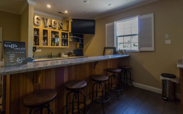 Grass Valley Courtyard Suites