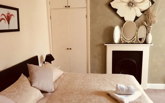 Bentons Guest House