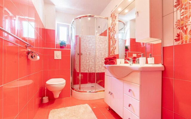 Awesome Home in Zavalatica With Wifi and 3 Bedrooms