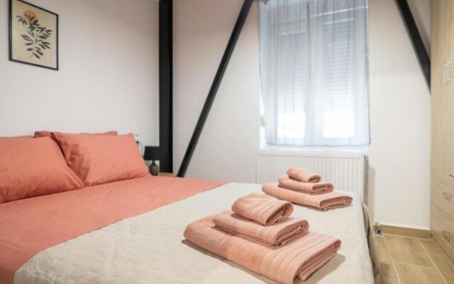 Zalman's Ground Floor 1BR Place
