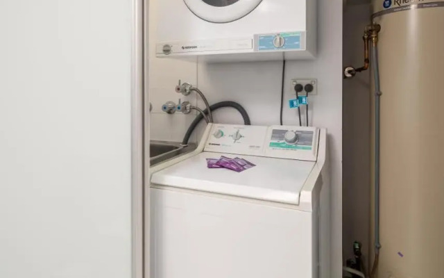 2BR 2Bath L8 Executive Apartment, in City Centre