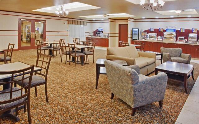 Holiday Inn Express & Suites Dinuba West by IHG