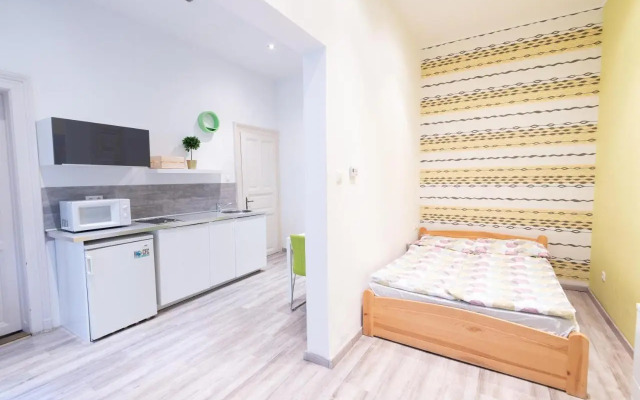 Standard Apartment by Hi5 - West End Center