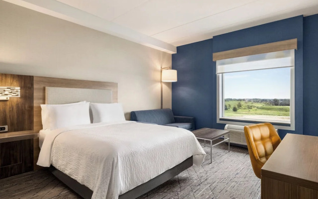 Holiday Inn Express Strathroy by IHG