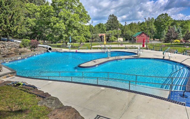 Walk to Lake Wallenpaupack: Poconos Vacation Home