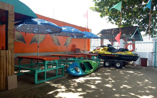 SmallFry's Beach Resort