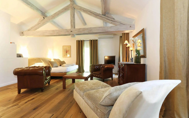 Hotel Château Des Alpilles