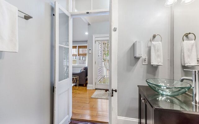Spacious Apartment Downtown