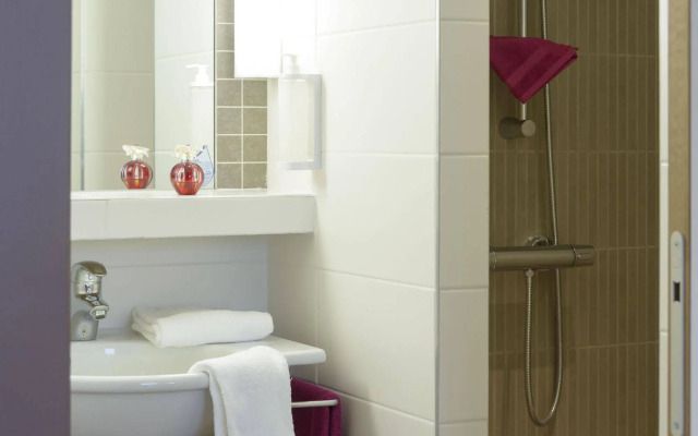 Brit Hotel Reims Croix Blandin