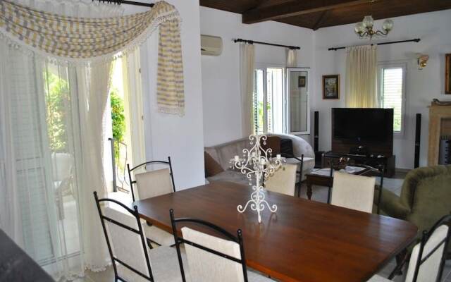 Villa Butterfly by Amy Villas