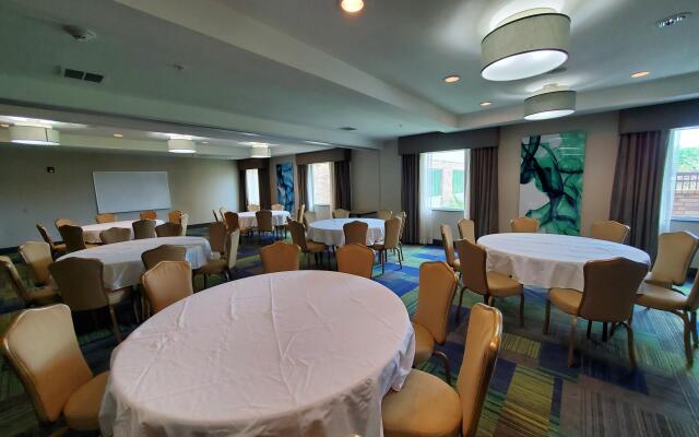 Holiday Inn Express Hotel & Suites Pearland by IHG