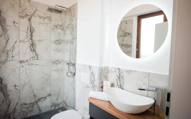 Fly & Stay At George'S