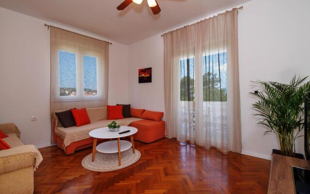 Spacious home with private terrace,200 m distant from the sea