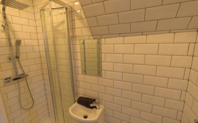 Plush Holiday Home in Coventry Near Coventry University