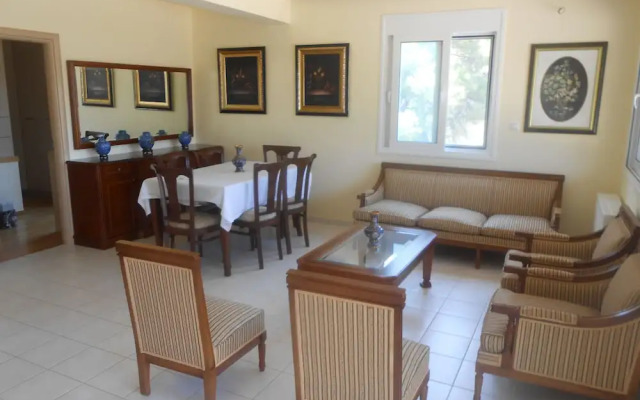 Luxury 2-bed House in Pefkali