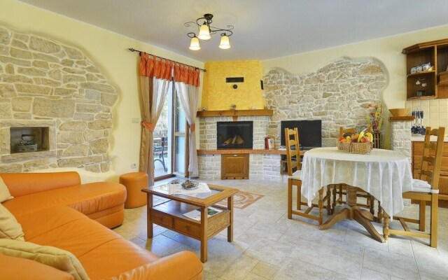 Nice Apartment in Rakalj With 2 Bedrooms and Wifi