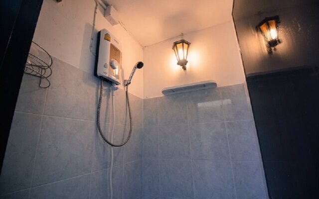 YHA Bangkok Downtown at Station S3 - Hostel