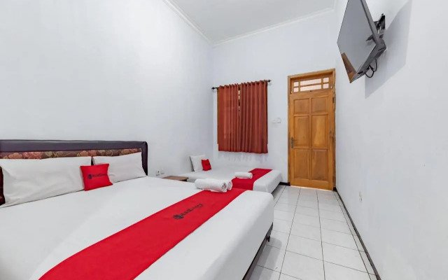 RedDoorz @ Ciliwung Street