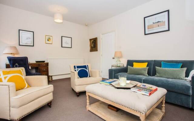 Flat in Battersea Accommodates 5