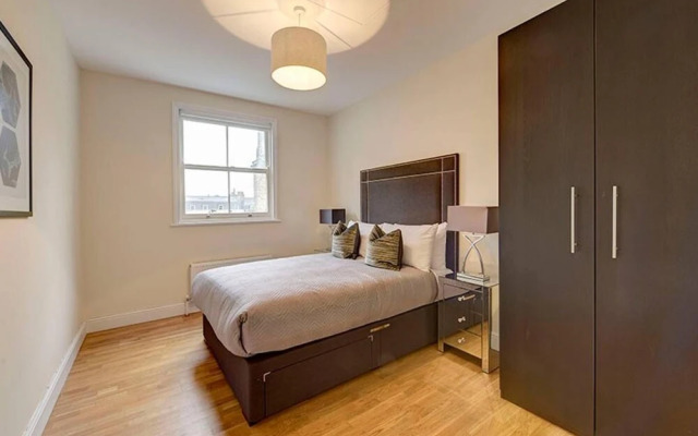Modern 3 Bed Apartment Next to the Park - 210a
