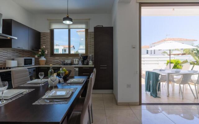 Sea La Vie 3-BR Villa in Protaras