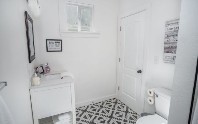 Cozy Remodeled 2br 1ba Near Downtown