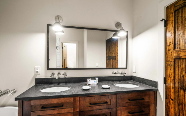 The Blowing Rock Manor