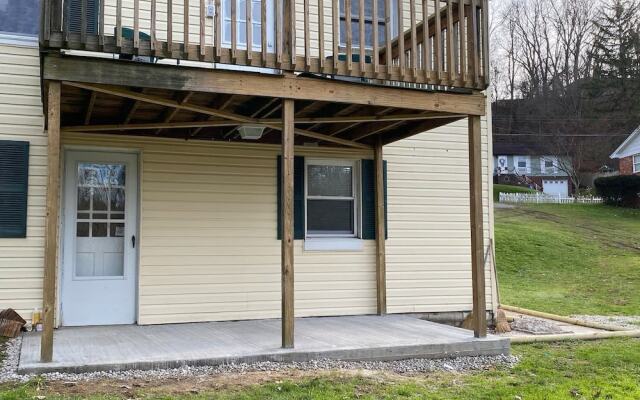 Country Living Patio Apartment in Town